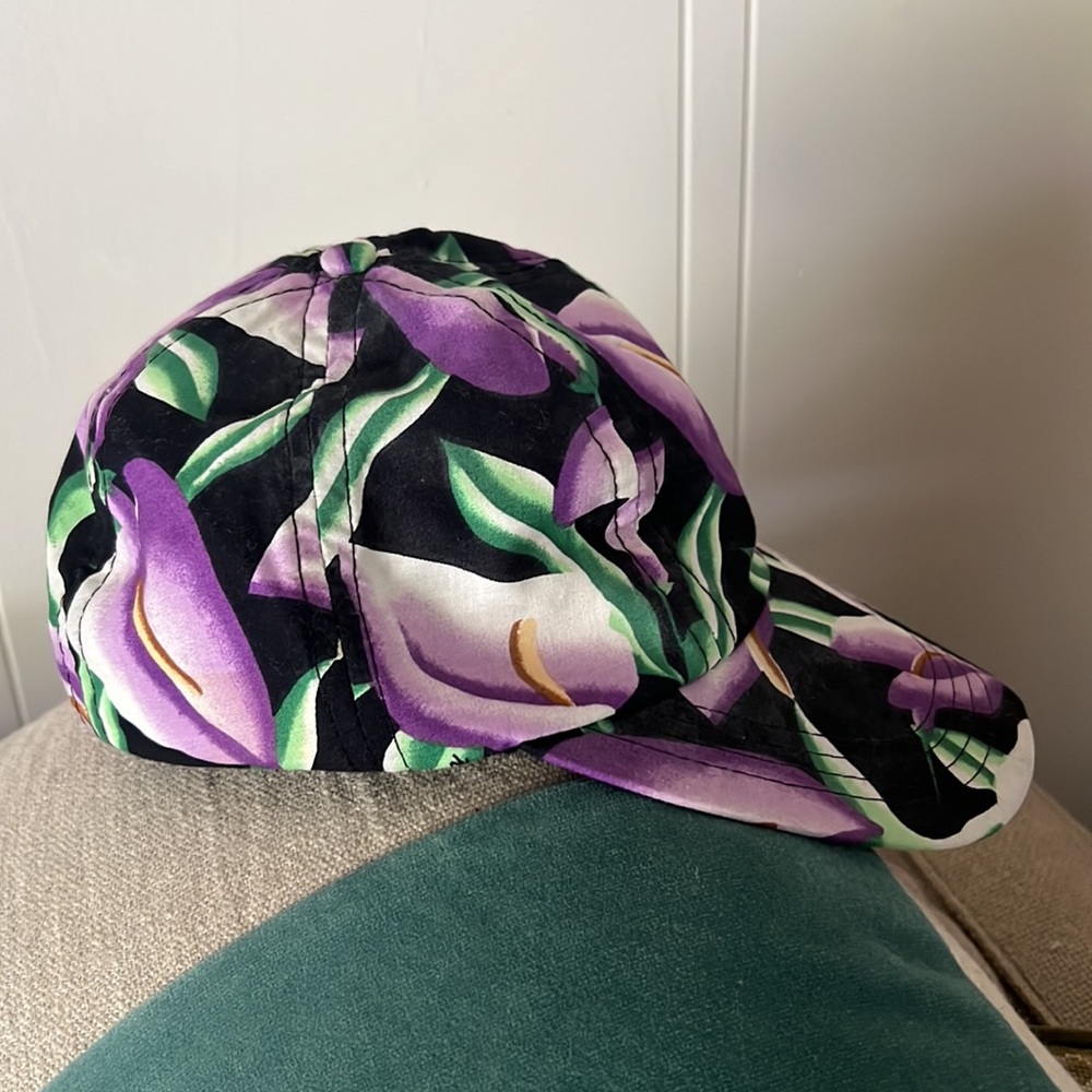 Newt at the Royal Honolulu flower baseball cap